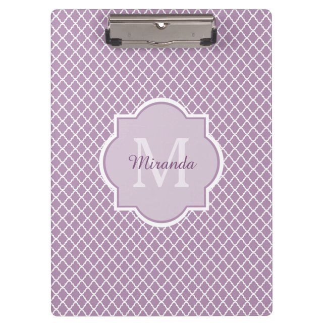 Hübscher Lavendel lila Quatrefoil mit Monogramm Klemmbrett (Vorderseite)