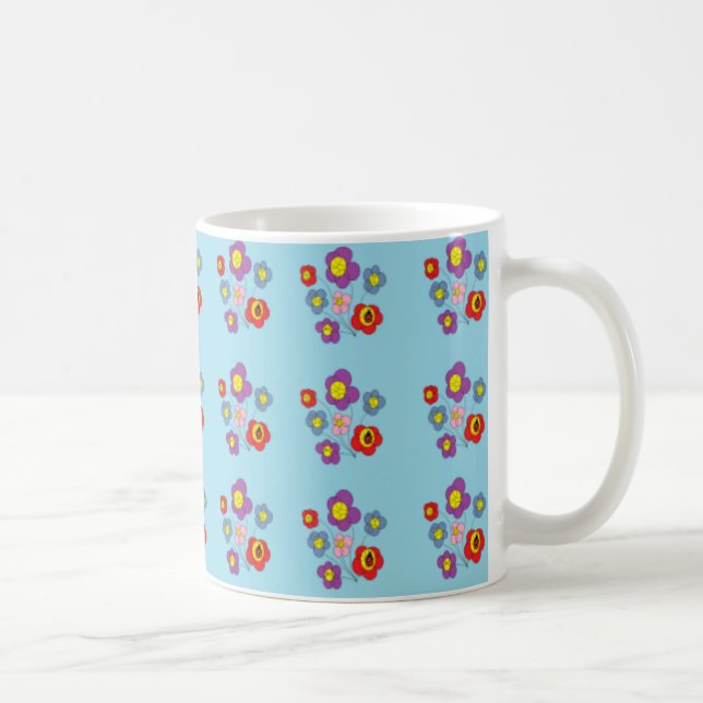 Hübscher Marienkäfer und Blumen Hellblaues Muster Kaffeetasse (Rechts)