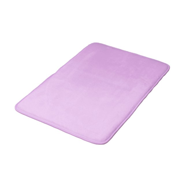 Hübscher Pastellavender, Solid Color Badematte (Schrägansicht)