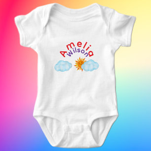 Hübscher Regenbogen-Name Sonnenwolke Baby Strampler