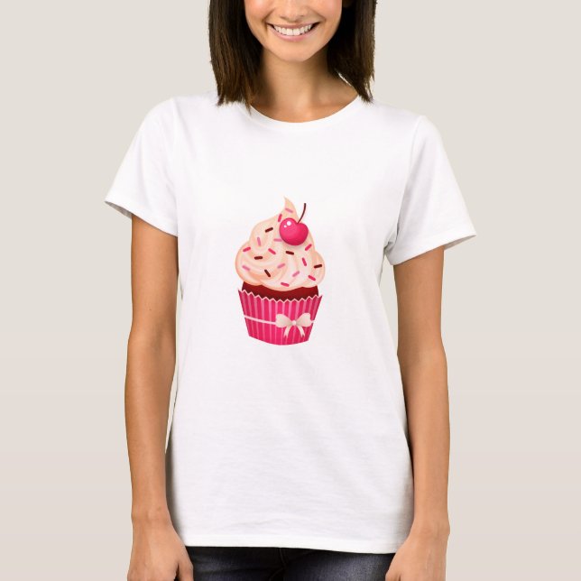 Hübscher rosa kleiner Kuchen mit besprüht und T-Shirt (Vorderseite)
