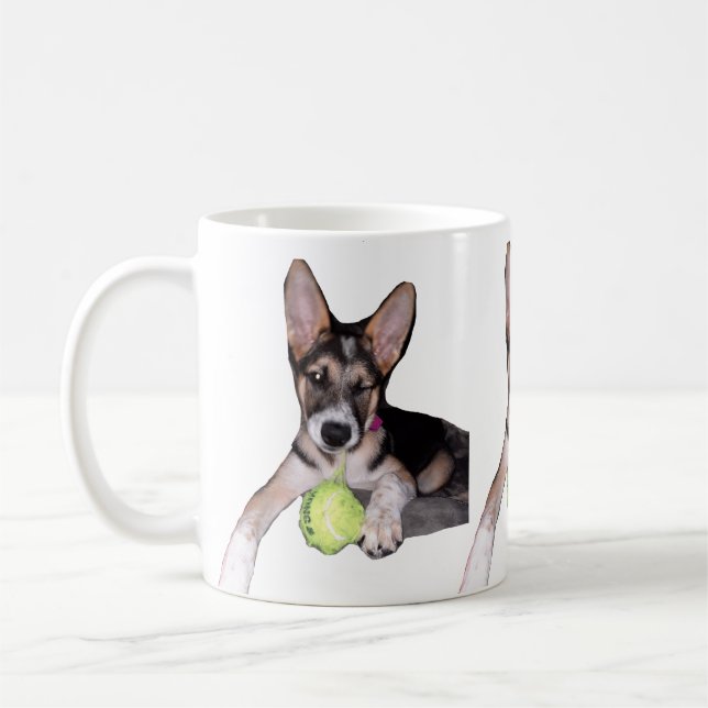 Hübscher Welpe mit Ball Kaffeetasse (Links)