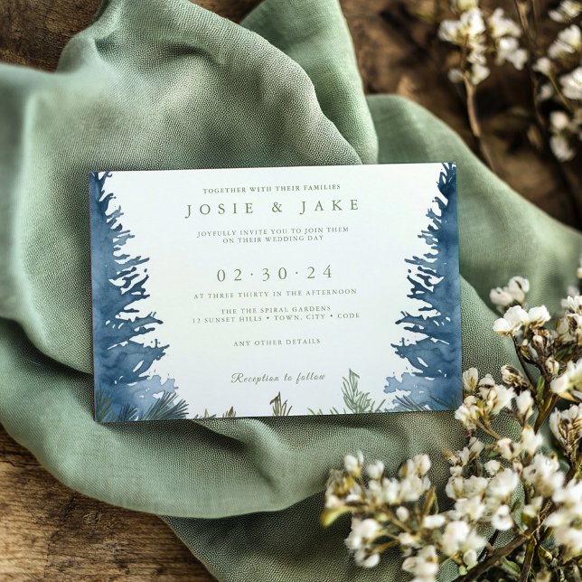 Hübscher Winterschneewald Einladung (Pretty winter pine trees green wedding invitation)