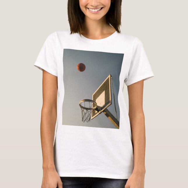 Hübsches Basketballgeschenk T-Shirt (Vorderseite)