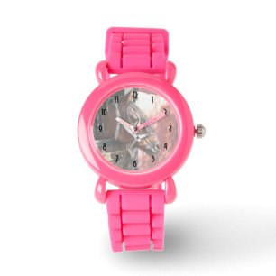 Hübsches Bay Horn im sonnigen Stall Armbanduhr