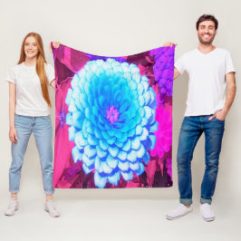 Hübsches blaues Zinnia im Lila Sommergarten Fleecedecke