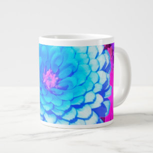 Hübsches blaues Zinnia im Lila Sommergarten Jumbo-Tasse