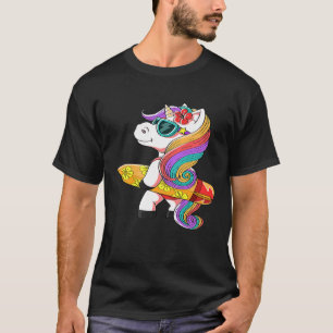Hübsches Einhorn Tragend Surfboard mit Niedlichem  T-Shirt