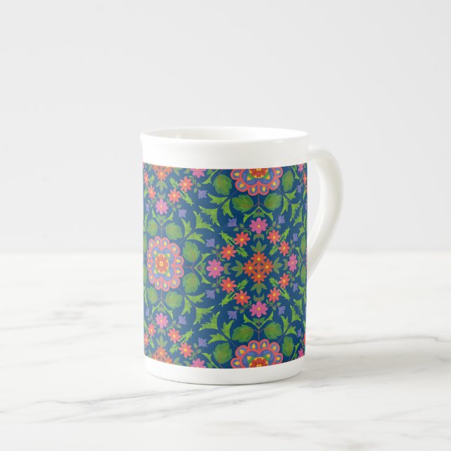 Hübsches Floral Rangoli auf der Tasse der Deep Blu (Vorderseite Rechts)