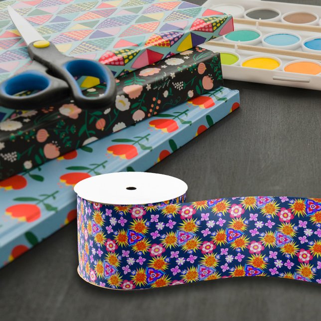 Hübsches Kunsthandwerk mit blauem Boho-Blumenmuste Ripsband (Von Creator hochgeladen)