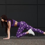 Hübsches Lila Muster der Daisy-Blume<br><div class="desc">Hübsche königliche lila und Lavendel-Blume schmücken diese niedlichen violetten Leggings mit wunderschönen weißen Herzen und coolen Formen.</div>