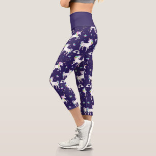 Hübsches Lila Regenbogen-Herzen-und-Sterne-Einhorn Capri Leggings