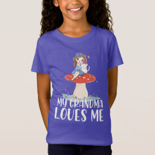 Hübsches Mädchen auf einem Pilz, meine Oma liebt T-Shirt