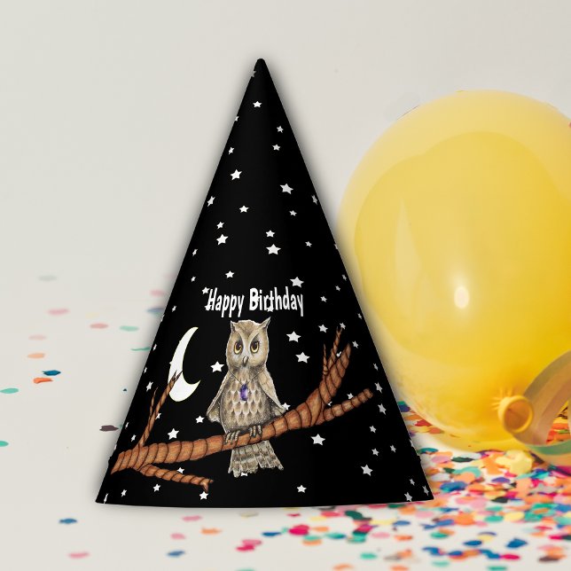 Hübsches Owl Gold Augen Lila Kristallmond Sterne Partyhütchen (Pretty owl purple crystal necklace on branch moon stars on Happy Birthday black paper party hat.)