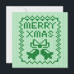 Hübsches Pullover-Muster Jingle Glocken und Merry  Karte<br><div class="desc">Grünes Strickmuster im hässlichen Pullover-Stil mit Klingelglocken und fröhlicher Xmas-Text</div>