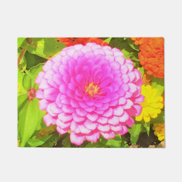 Hübsches Round Pink Zinnia im Sommergarten Fußmatte