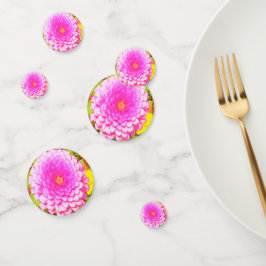 Hübsches Round Pink Zinnia im Sommergarten Konfetti