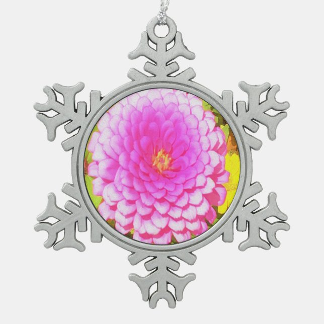 Hübsches Round Pink Zinnia im Sommergarten Schneeflocken Zinn-Ornament (Vorderseite)