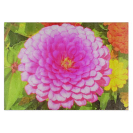 Hübsches Round Pink Zinnia im Sommergarten Schneidebrett