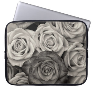 Hübsches Schwarz-Weiß-Rosen-Bouquet mit Blume Laptopschutzhülle