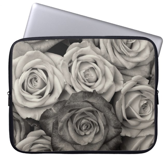 Hübsches Schwarz-Weiß-Rosen-Bouquet mit Blume Laptopschutzhülle (Vorderseite)