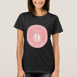 Hübsches weißes Wildblumenmuster auf Rosa T-Shirt