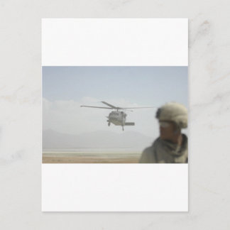 Hubschrauber, die Truppen abholen Postkarte