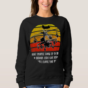 Hubschrauber-Ehefrau Die meisten Leute schauen ihr Sweatshirt