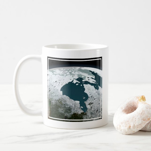 Hudson Bay Sea Ice am 14. November 2005. Kaffeetasse (Mit Donut)