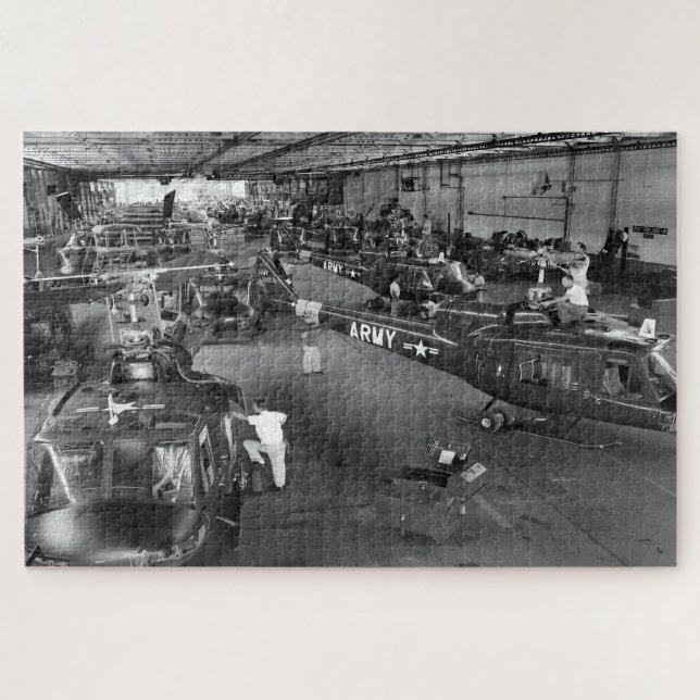 Huey-Hubschrauber-Wartung Puzzle (Horizontal)