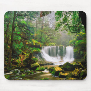 Hufeisen-Fälle umgeben durch Regenwald Mousepad