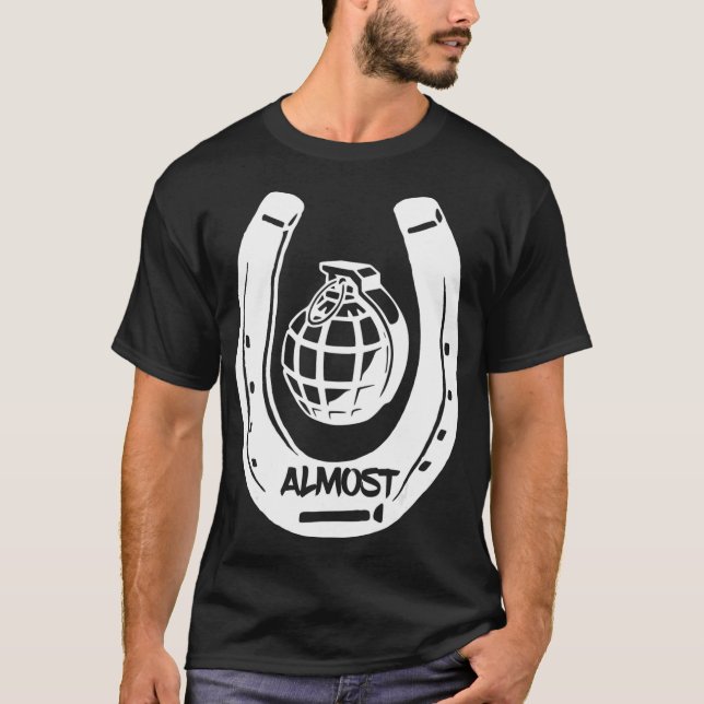 Hufeisen und Handgranaten T-Shirt (Vorderseite)