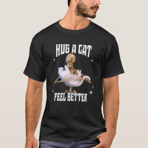 Hug eine Katze, fühle dich besser Skelett umarmt K T-Shirt