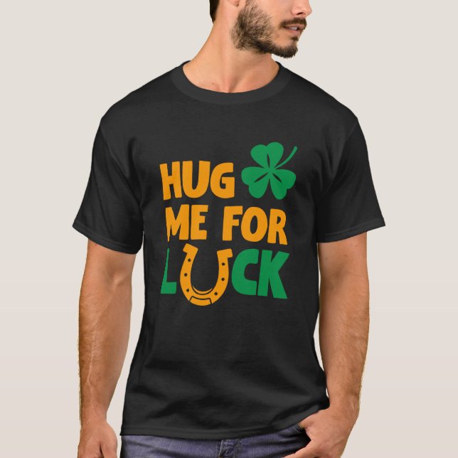 Hug Me For Luck Saint Patricks Drink Paddys Day Te T-Shirt (Vorderseite)