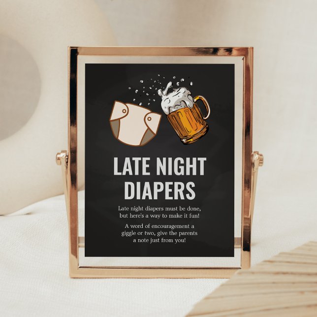 Huggies und Schuggies Spätabenteuer Poster (Beer And Diaper Baby is Brewing Baby Shower Late Night Diapers Sign)