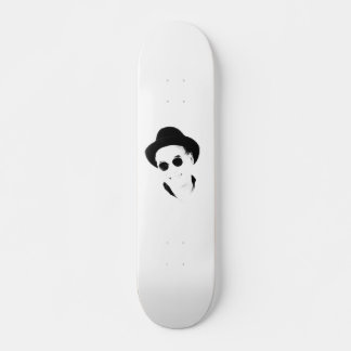 Hugh Le skateboard