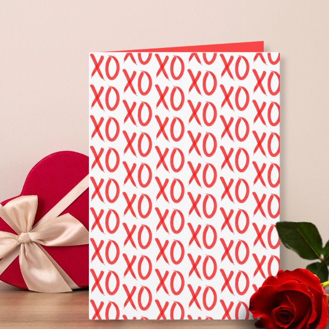 Hugs and Kisses Custom Text Valentine Karte (Click "Personalize this Template" to change or remove the featured sample text.)