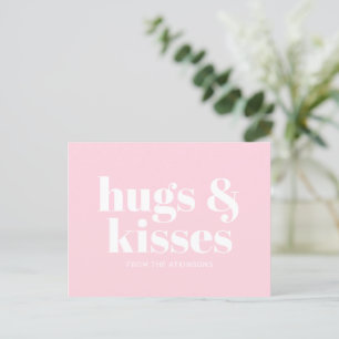 Hugs & Kisses rosa, moderne, fette Typografie Postkarte