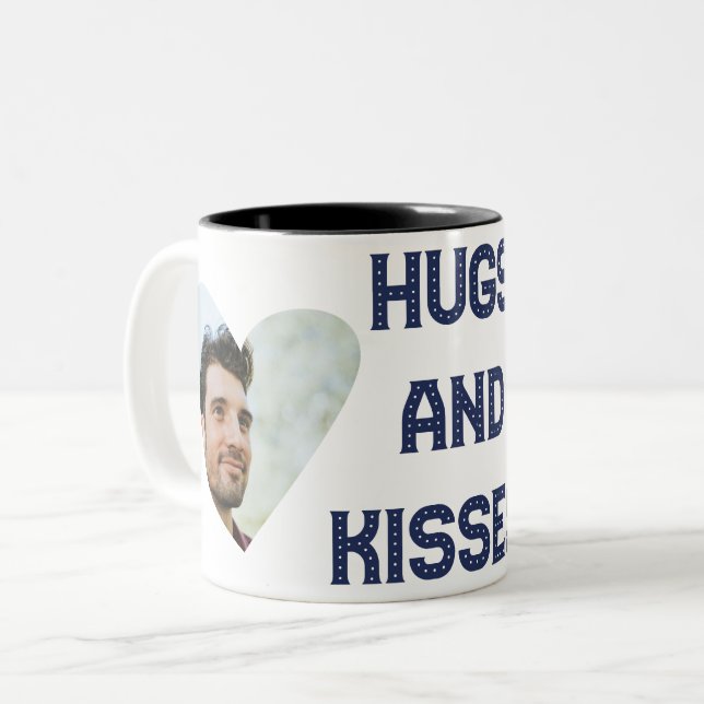 Hugs und Kisses Zweifarbige Tasse (Vorderseite Links)