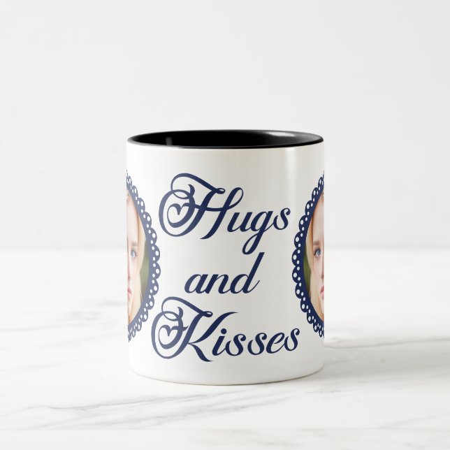Hugs und Kisses Zweifarbige Tasse (Mittel)