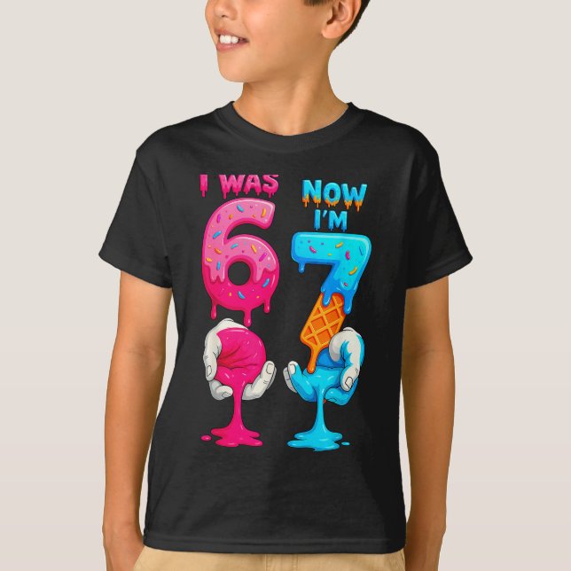 Hugvyn I Was 6 Now I'm 7 Year Old Birthday Six Sev T-Shirt (Vorderseite)
