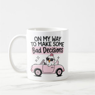 Huhn fährt auf dem Weg, schlechte Entscheidungen z Kaffeetasse