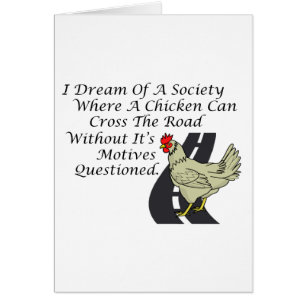 Huhn, welches die Straße kreuzt