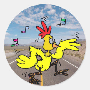 Huhn, welches die Straße kreuzt Runder Aufkleber