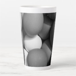 Hühnereier in Schwarz und Weiß Milchtasse