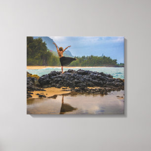 Hula Dancer am Lumaha'i Beach, Kauai, Hawaii Leinwanddruck