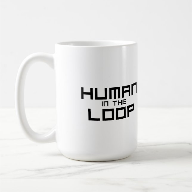 Human in the Loop Minimalistische große Kaffeetass Kaffeetasse (Links)