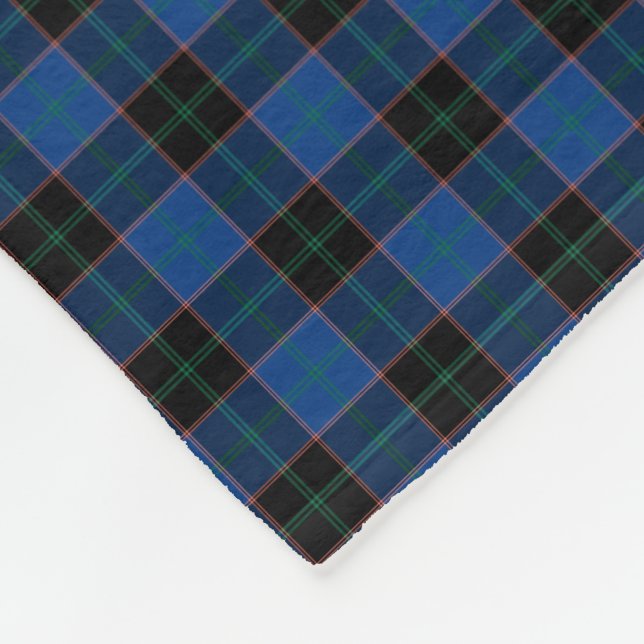 Hume Clan Royal Blue und Black Tartan Fleecedecke (Ecke)