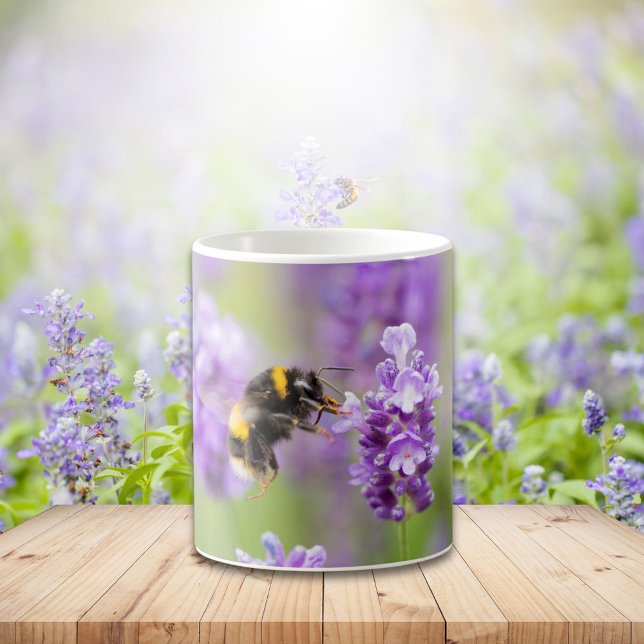 Hummel auf Lavendel Kaffeetasse (Von Creator hochgeladen)