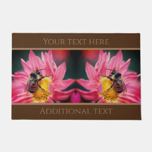 Hummel auf rosa Daisy Blume Personalisiert Fußmatte